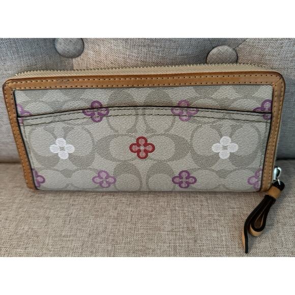 Coach Peyton Clover Signature Accordion zip around wallet canvas & leather - Picture 2 of 11